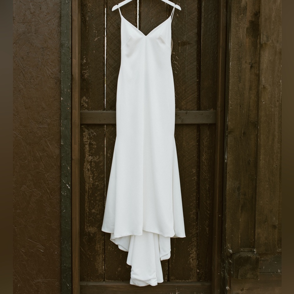 Gorgeous simple wedding dress.